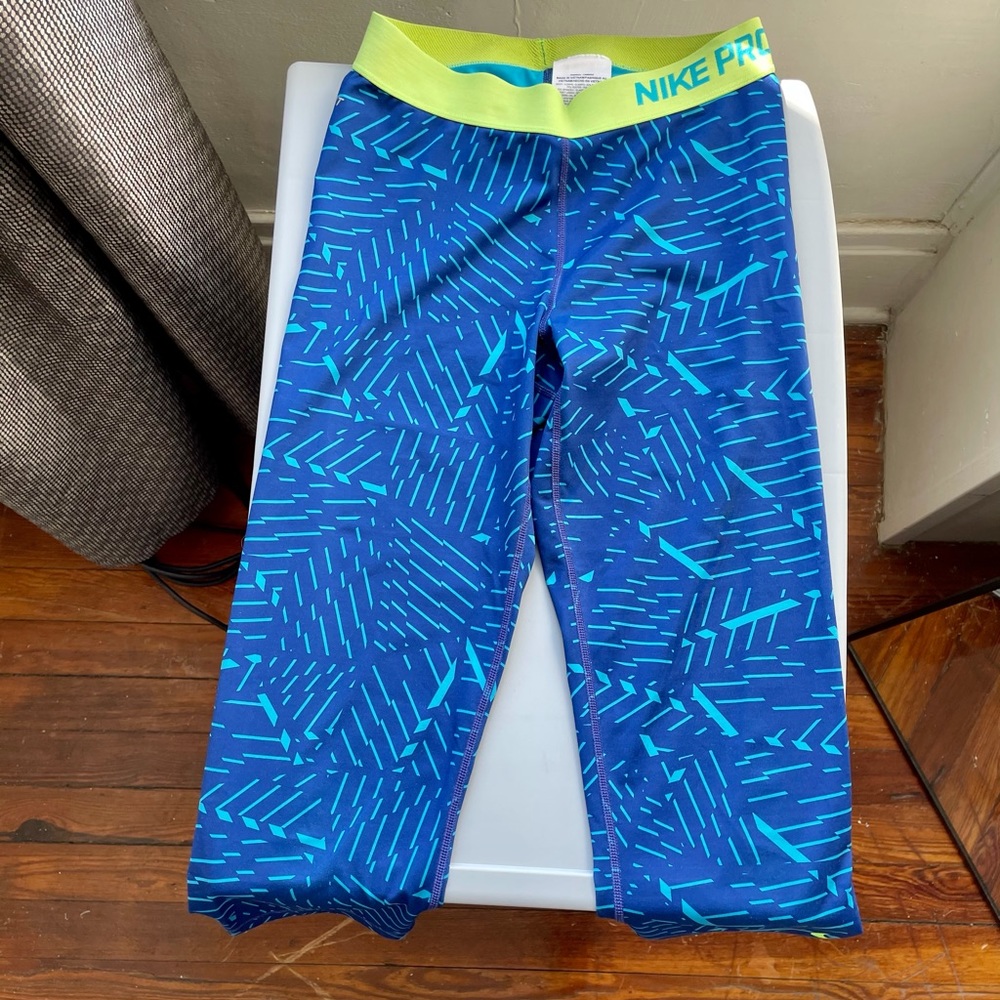 NIKE PRO leggings - Capri length. Size SMALL